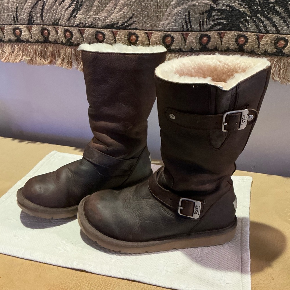 UGG Kensington Boots Size 9